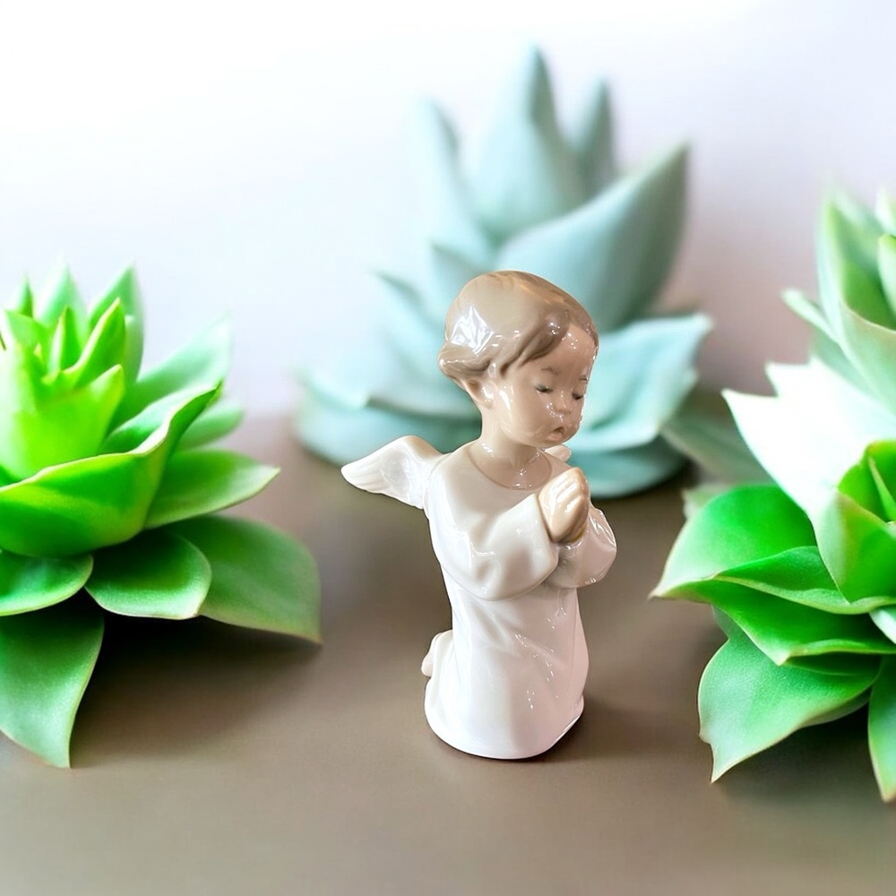 Lladró Angel Praying Figurine #4962 - Picture 13 of 16